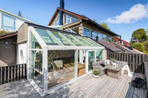 7 min to Ski Championship, Glass front house, Terrace